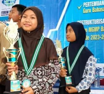 Santri MIUT Thawalib Padang Panjang, Aisya Mughni Sholeha, raih juara pertama lomba Olimpiade Bahasa Arab MIUT tingkat Sumbar, Sabtu (23/9/2023) kemaren di Bukittinggi.